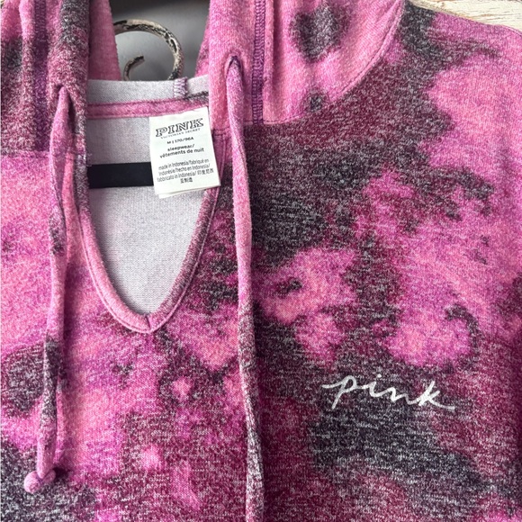 Vs pink sweatshirt - Picture 2 of 7